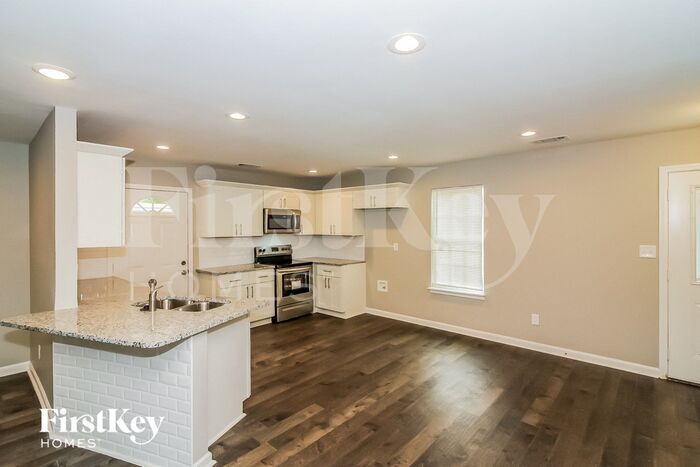 Building Photo - 6301 Green Grove Dr