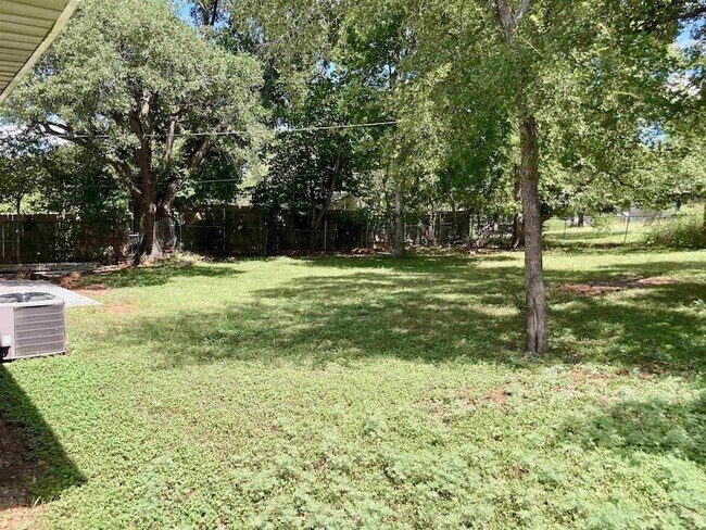 Building Photo - 901 Avenue E