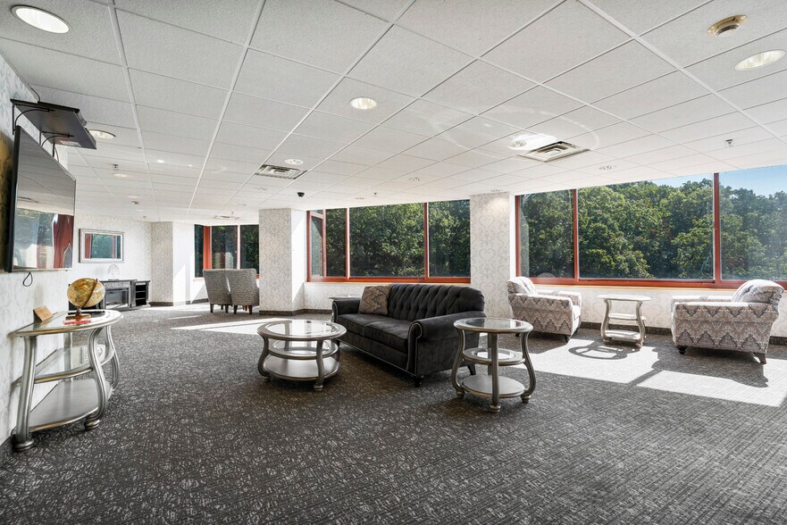 Building Photo - 100 Old Palisade Rd