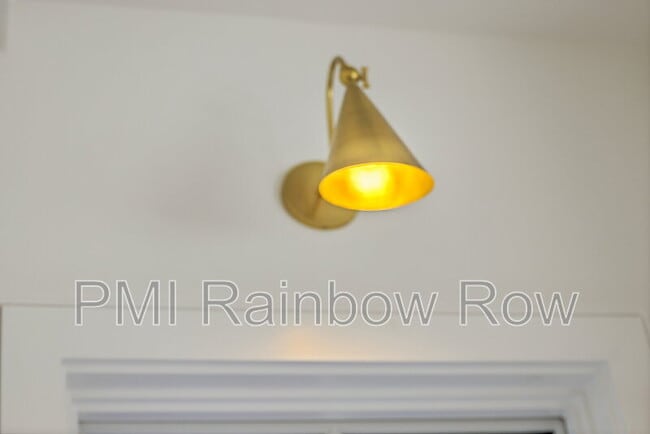 Building Photo - 755 Adluh St