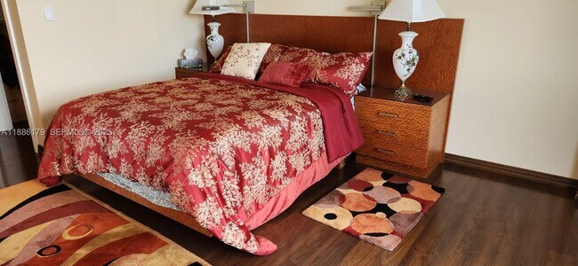 Building Photo - 2000 Island Blvd