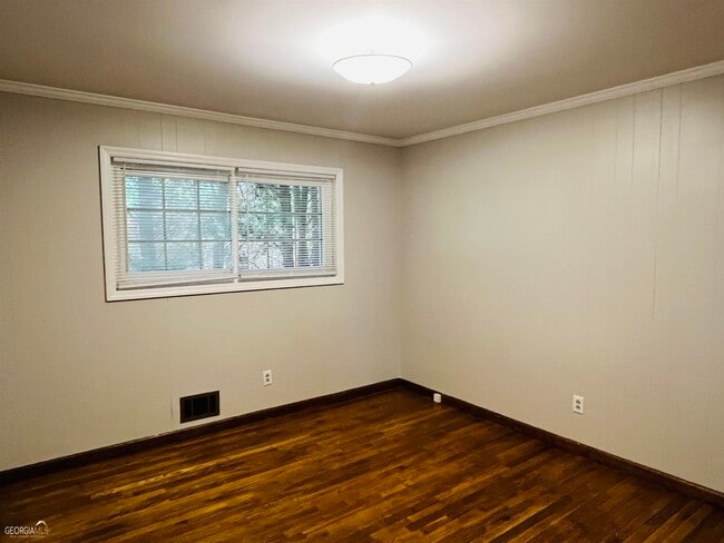 Building Photo - 340 Bates Ave