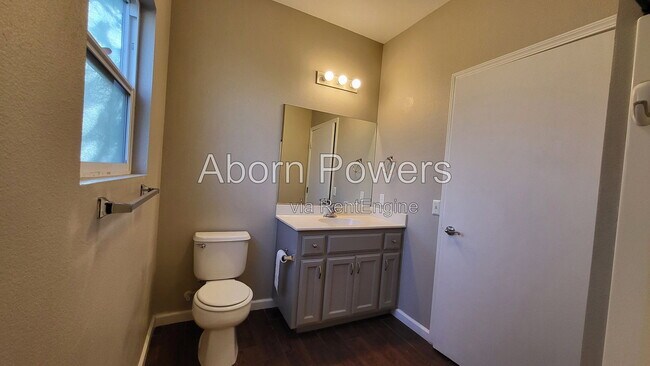 Building Photo - 626 Pearl Pl