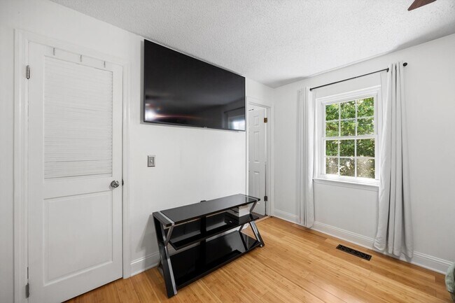 Building Photo - 8410 Smoketree Cir