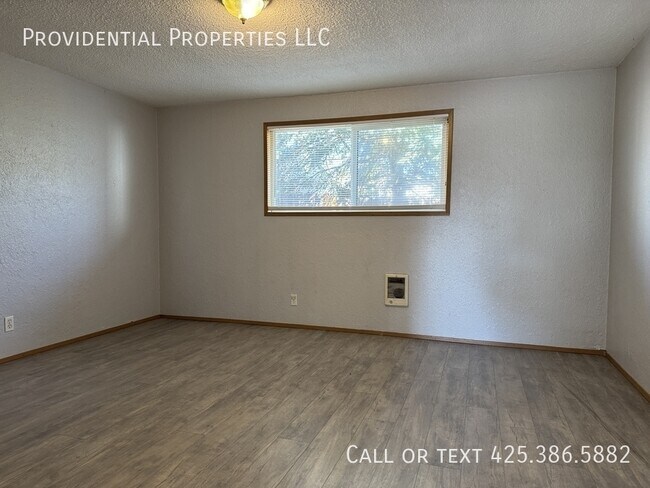 Building Photo - 1122 Lafayette St S