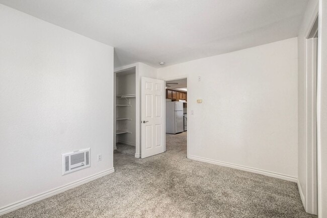 Building Photo - Gated Community - Ready To Go