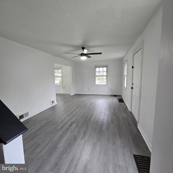 Building Photo - 21676 N Essex Dr