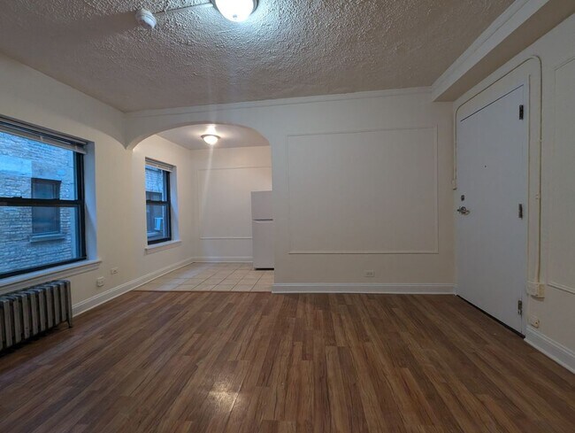 Building Photo - 5417 N Kenmore Ave