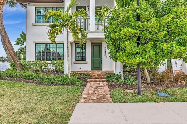 Building Photo - 11541 SW 15th Ave
