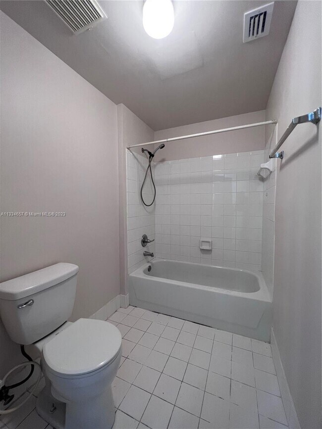 Building Photo - 6952 SW 39th St