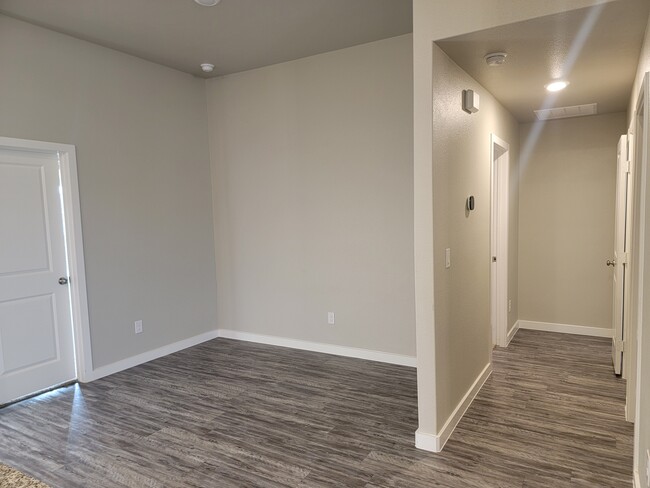 Building Photo - 3206 Volney Ave