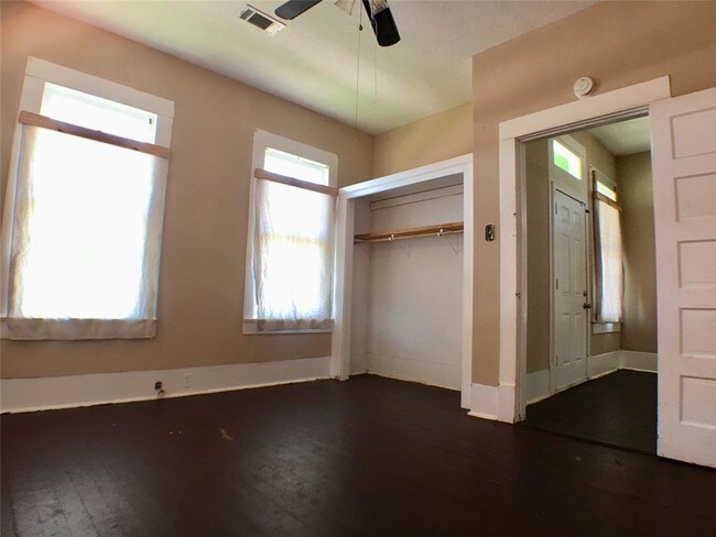 Building Photo - 3824 Avenue M 1/2