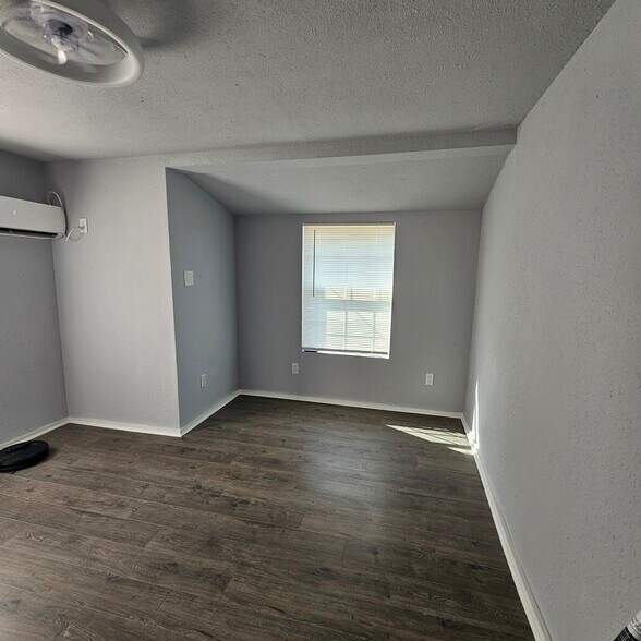 Building Photo - 512 N Gagon St