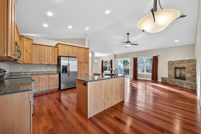 Building Photo - Luxury Living in Awbrey?Court: Your 4 Bed Dream Home Awaits