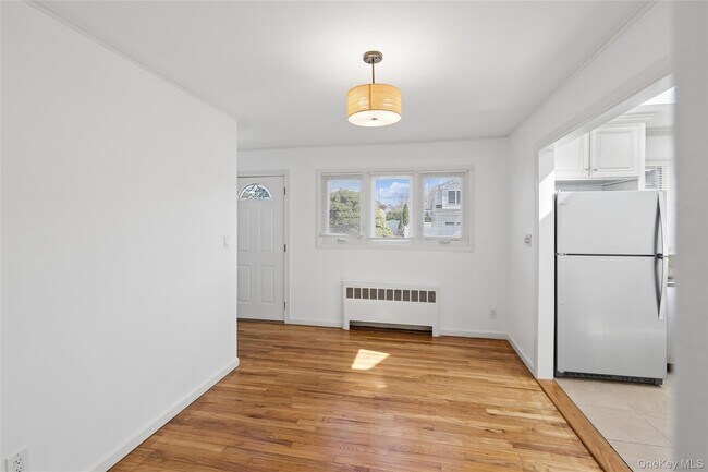 Building Photo - 31 Evelyn Ln