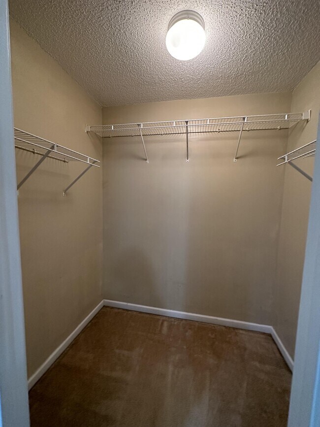 Building Photo - 160 Mills Run Dr