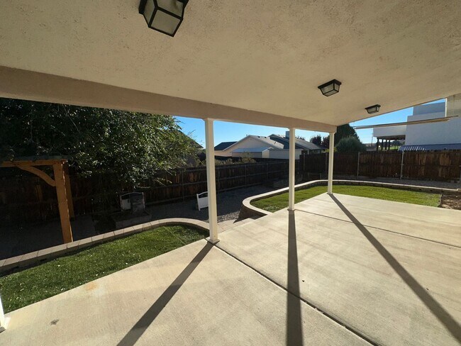 Building Photo - 3 Bedroom 2 Bathroom Home for rent in Bloo...