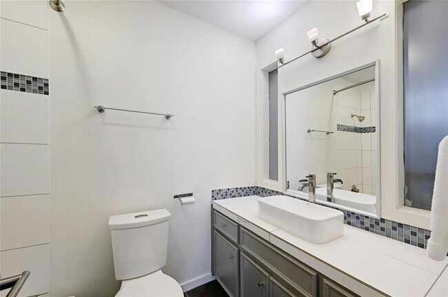 Building Photo - 5700 Penick Dr