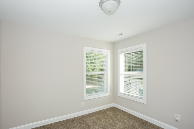 Building Photo - 104 High Ave SW