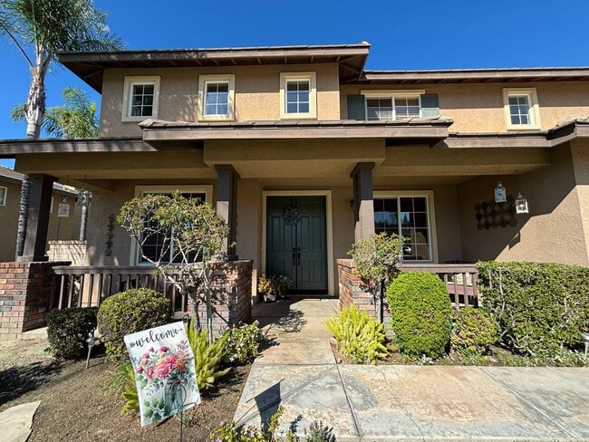 Building Photo - Gorgeous and spacious 5 bedroom FURNISHED home in Canyon Crest for rent!