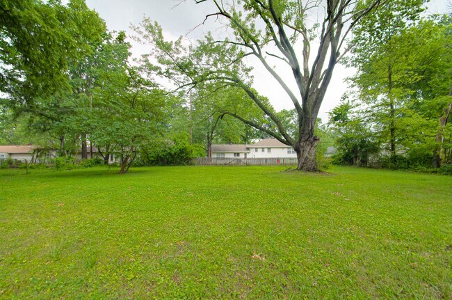 Building Photo - 4711 E 109 Terrace