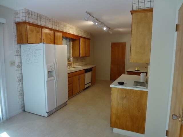 Building Photo - 1117 Ponderosa Dr