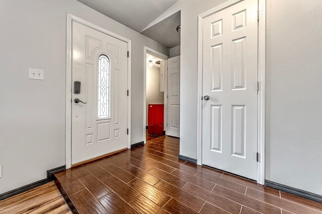 Building Photo - Fully Furnished Rental