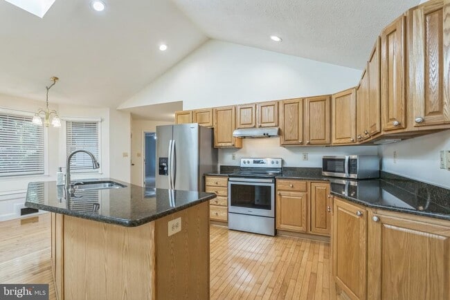 Building Photo - 14610 Balsam Ct