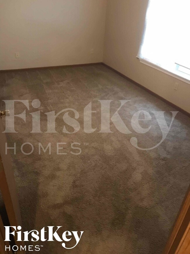 Building Photo - 17812 Sanibel Cir