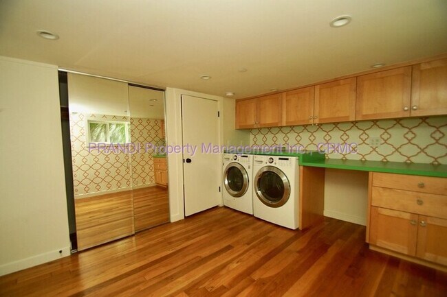 Building Photo - 317 Montecito Dr
