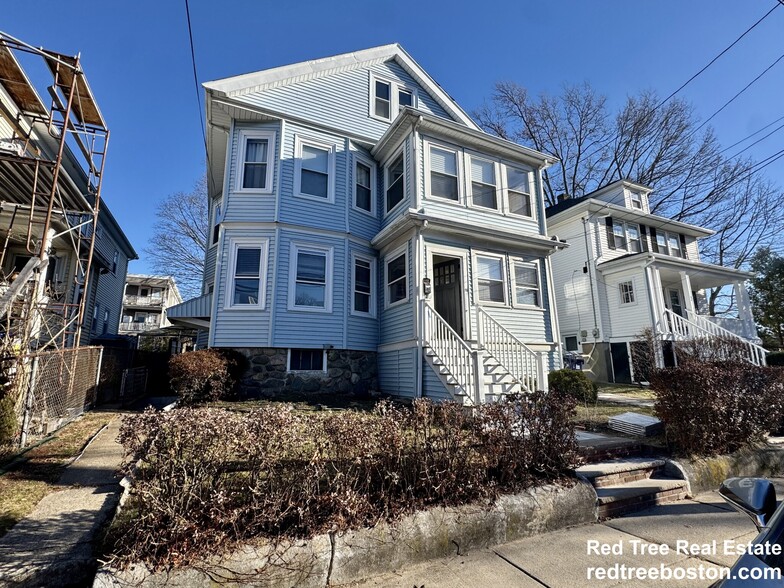 Building Photo - 69 Turner St