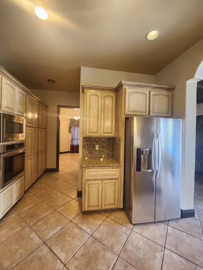 Building Photo - 2331 Calloway Dr
