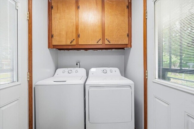 Building Photo - 7283 Juana Dr