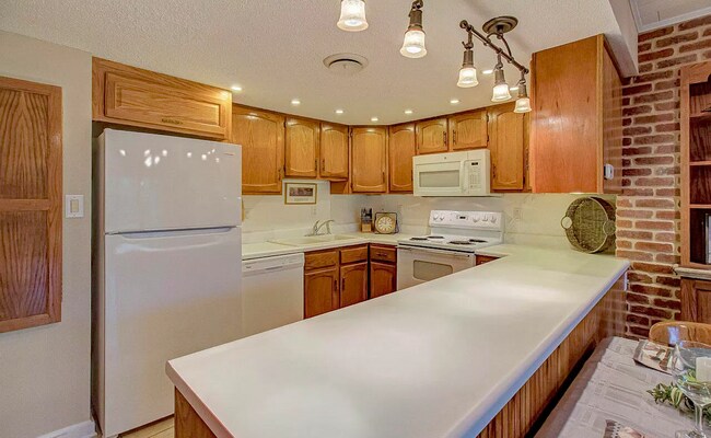 Building Photo - 1081 Cove Rd