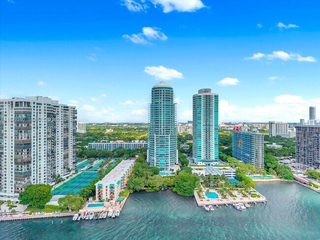 Building Photo - 2127 Brickell Ave