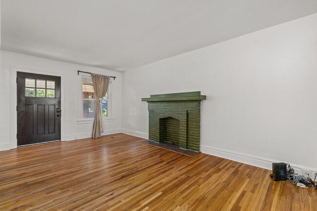 Building Photo - Gardener's Dream! 3-Bedroom, 1.5-Bath Home, Steps away from Tower Grove Park