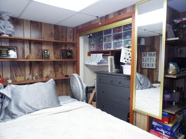 Building Photo - Spacious 3BR + Bonus Room in Inver Grove Heights – Attached Garage & Pet Friendly!