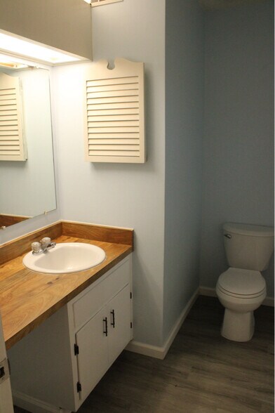 Building Photo - 3747 Donovan Dr