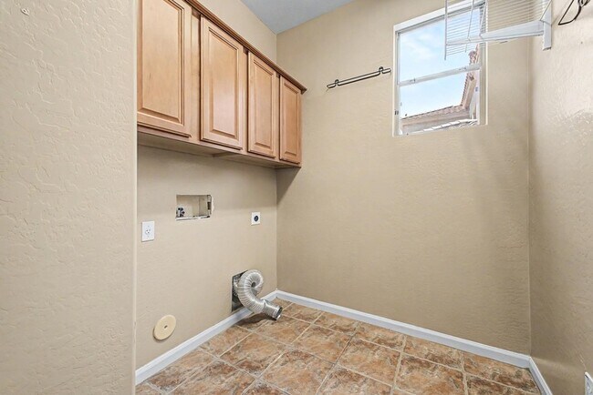 Building Photo - 472 W Pelican Dr