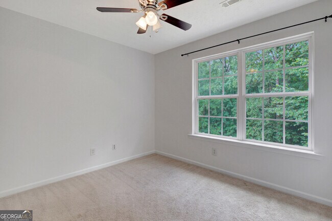 Building Photo - 77 Crescent St