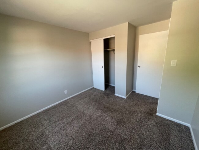 Building Photo - 2109 Wellington Ct