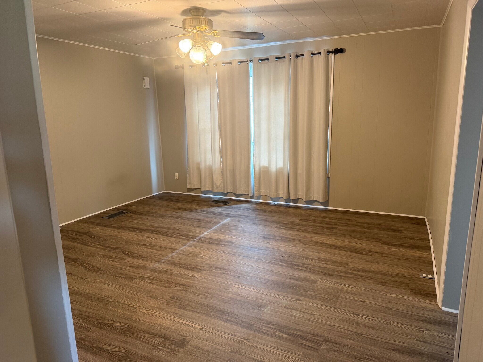 Living room off of second bedroom - 820 E Washington St