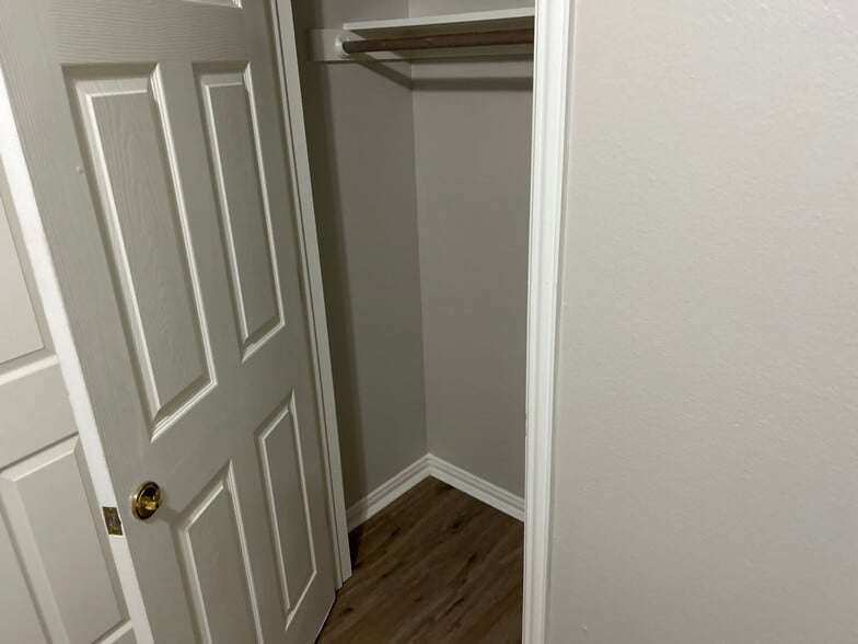 Building Photo - Room in Duplex on Stalcup Rd