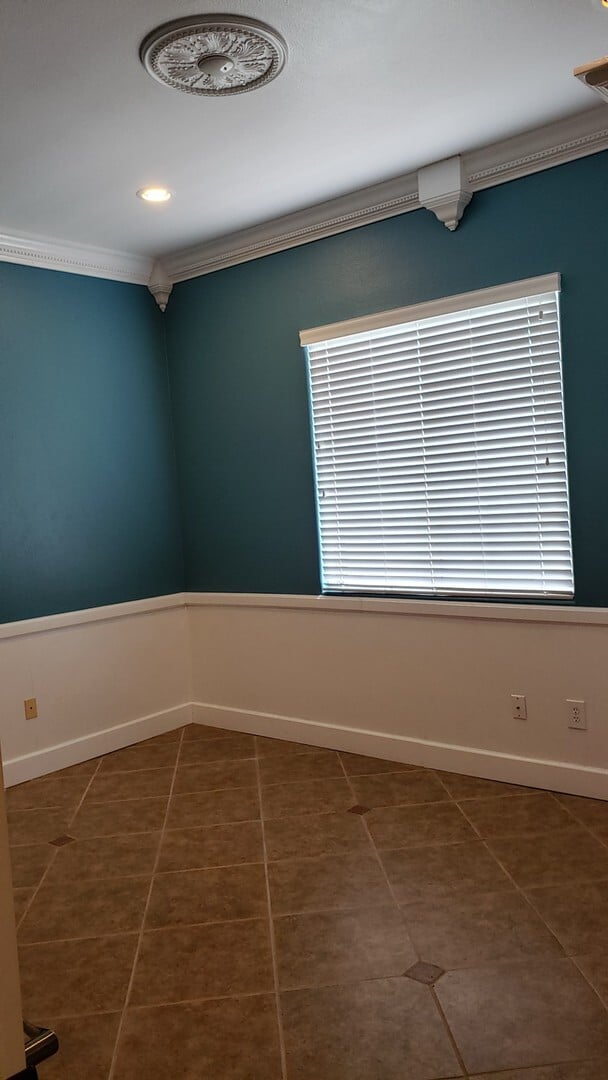 Building Photo - Beautiful Traditions Single Story Home is Centrally Located Near Shopping/101 Frwy