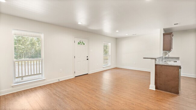 Building Photo - 41310 Brown Rd