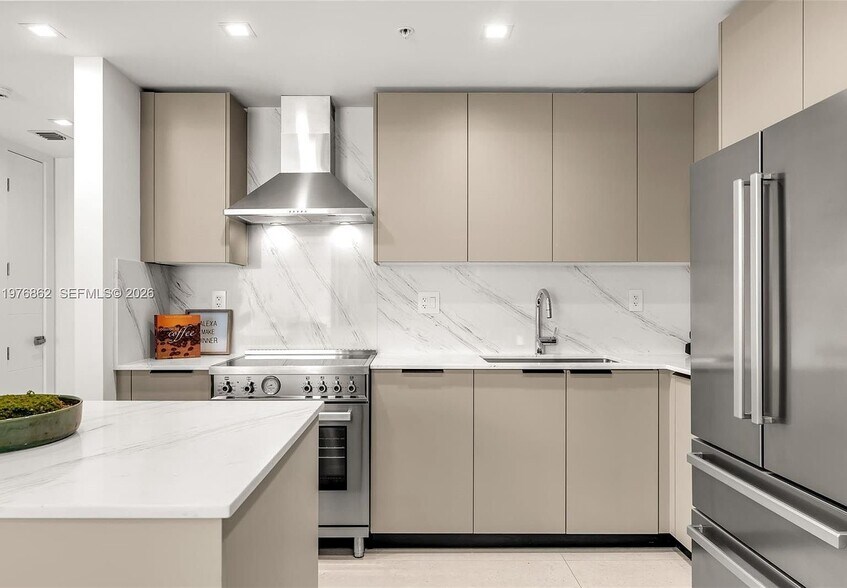 Building Photo - 721 SW 11th St