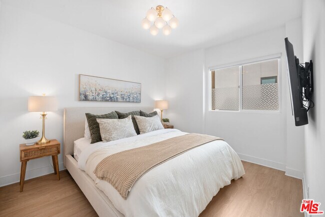 Building Photo - 10827 W Riverton Ct