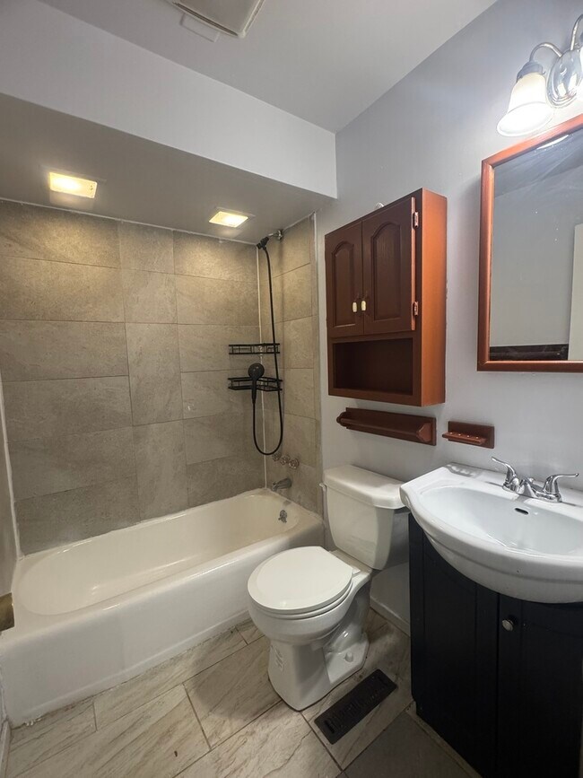 Building Photo - 27 W 155th Pl