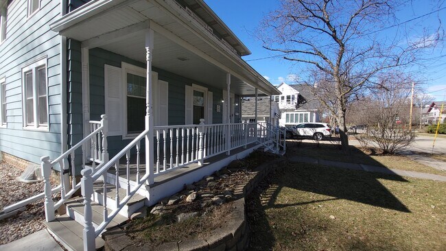 Building Photo - 424 11th St