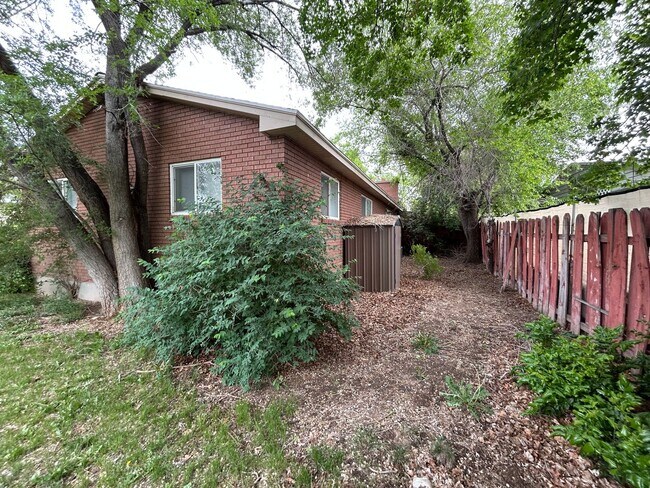 Building Photo - 3 Bed/1.5 Bath in a Cul-de-sac by Universi...